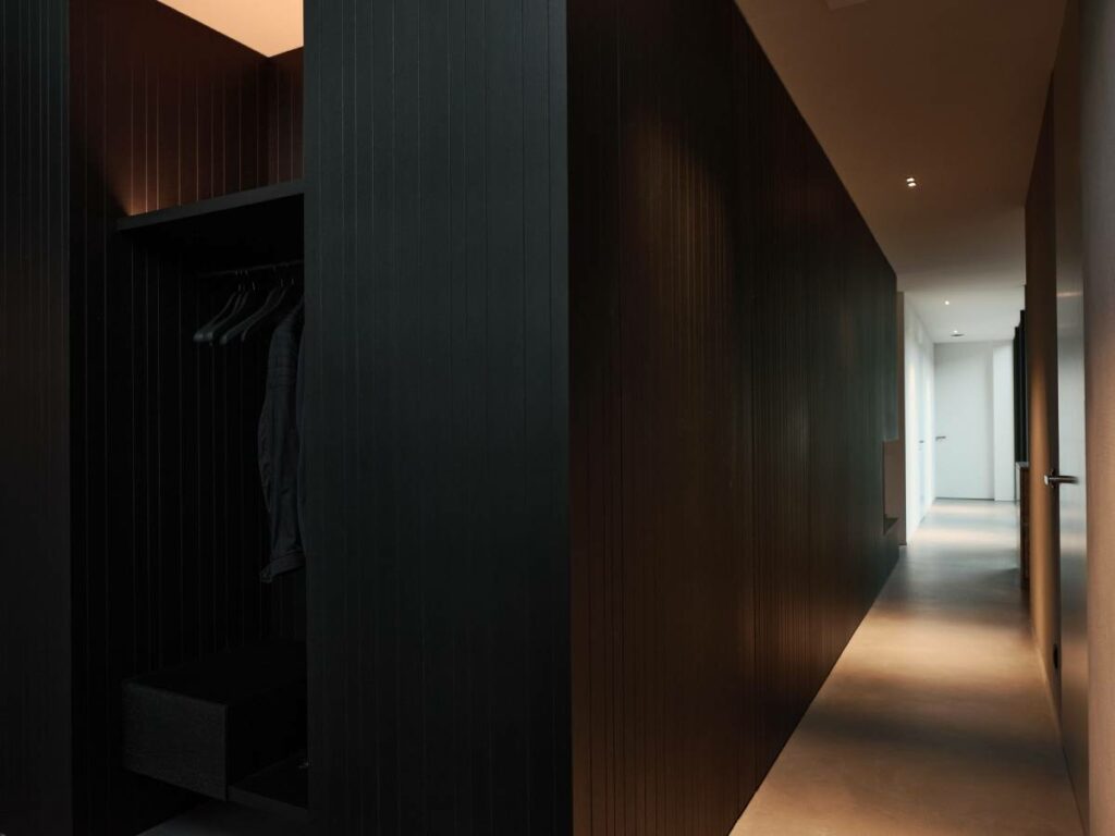 Hal interieur van Rob Zeelen met Mereno Manchester front in eiken fineer quartier kleur